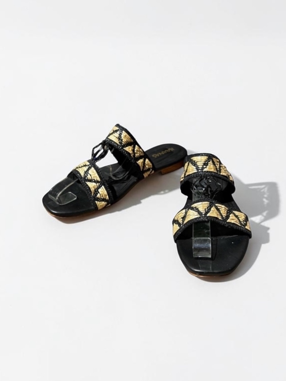 🌻Kaanas Black & Tan Woven Sandals Size 8